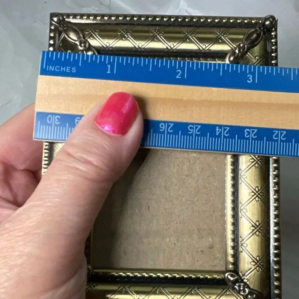 VTG ornate cushion beaded edge small picture frame.
